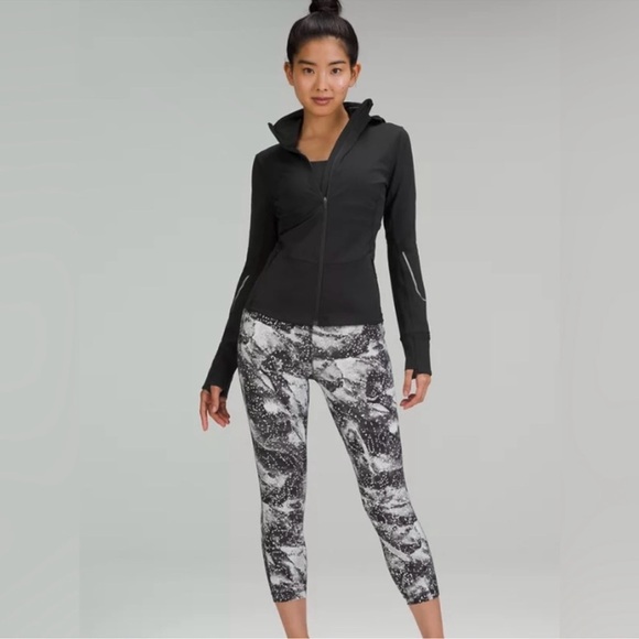 NWT Lululemon NULUX Reflective Running Jacket Black size 12 - Picture 2 of 12